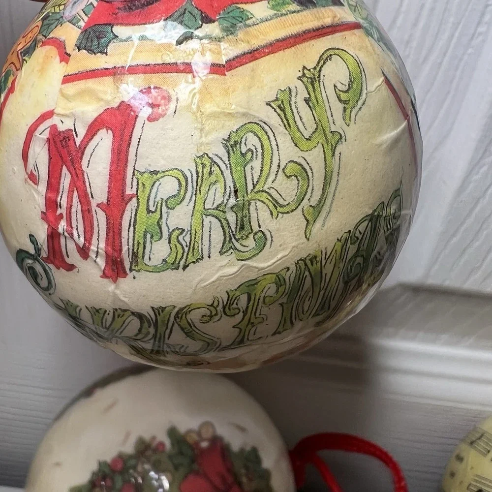 Set‎ Of 3-Vintage Paper Mache Wreath & Merry Christmas Ornaments